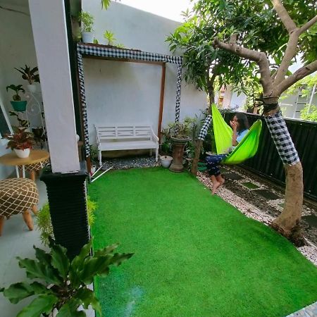 Shifana Homestay Syariah Yogyakarta Eksteriør billede